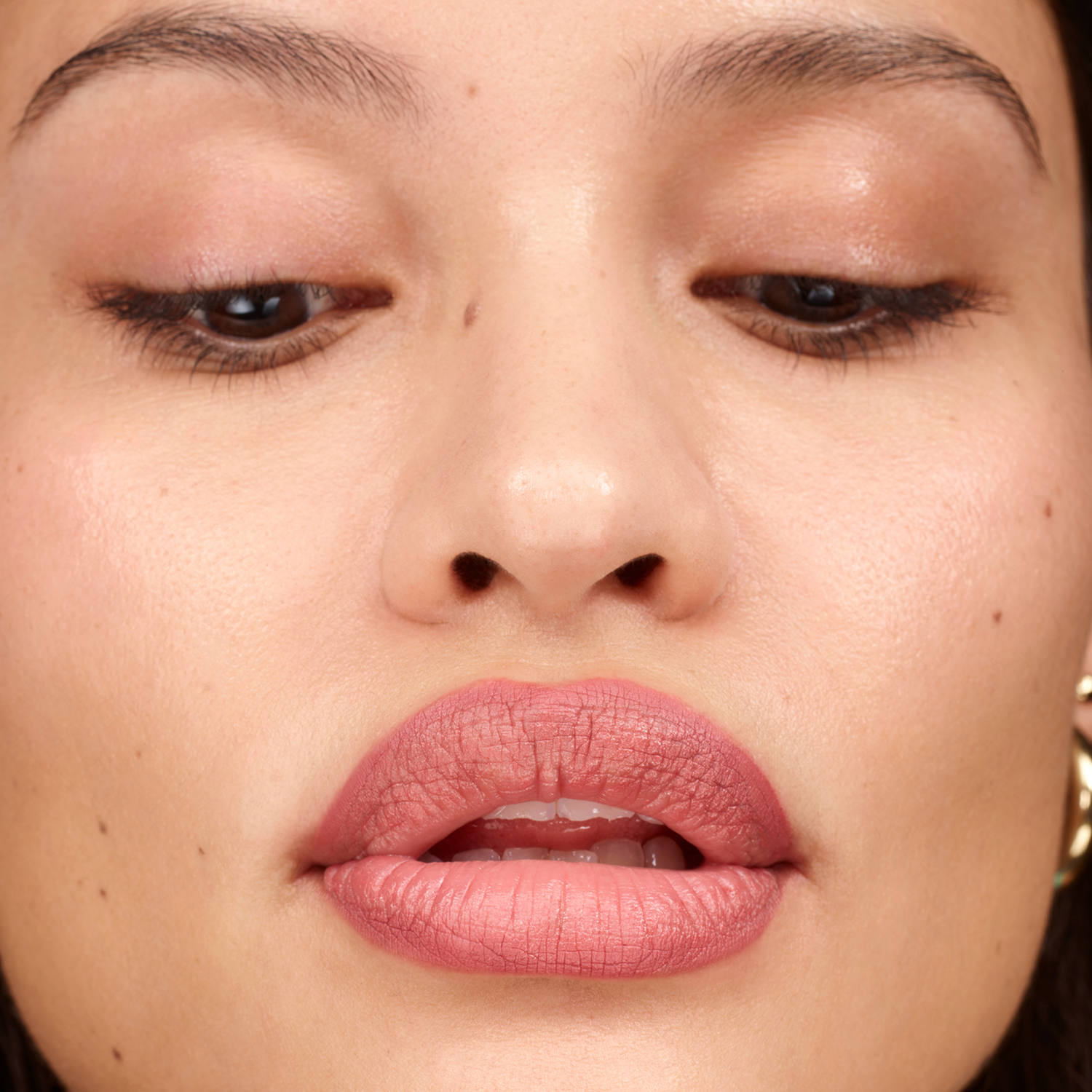 LIP LINE ENHANCING HYDRATING LONGWEAR (LÁPIZ DELINEADOR DE LABIOS CON EFECTO HIDRATANTE)